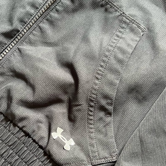 🌸UNDER ARMOUR BLACK WINDBREAKER LIGHT JACKET SIZE XS - Picture 5 of 5